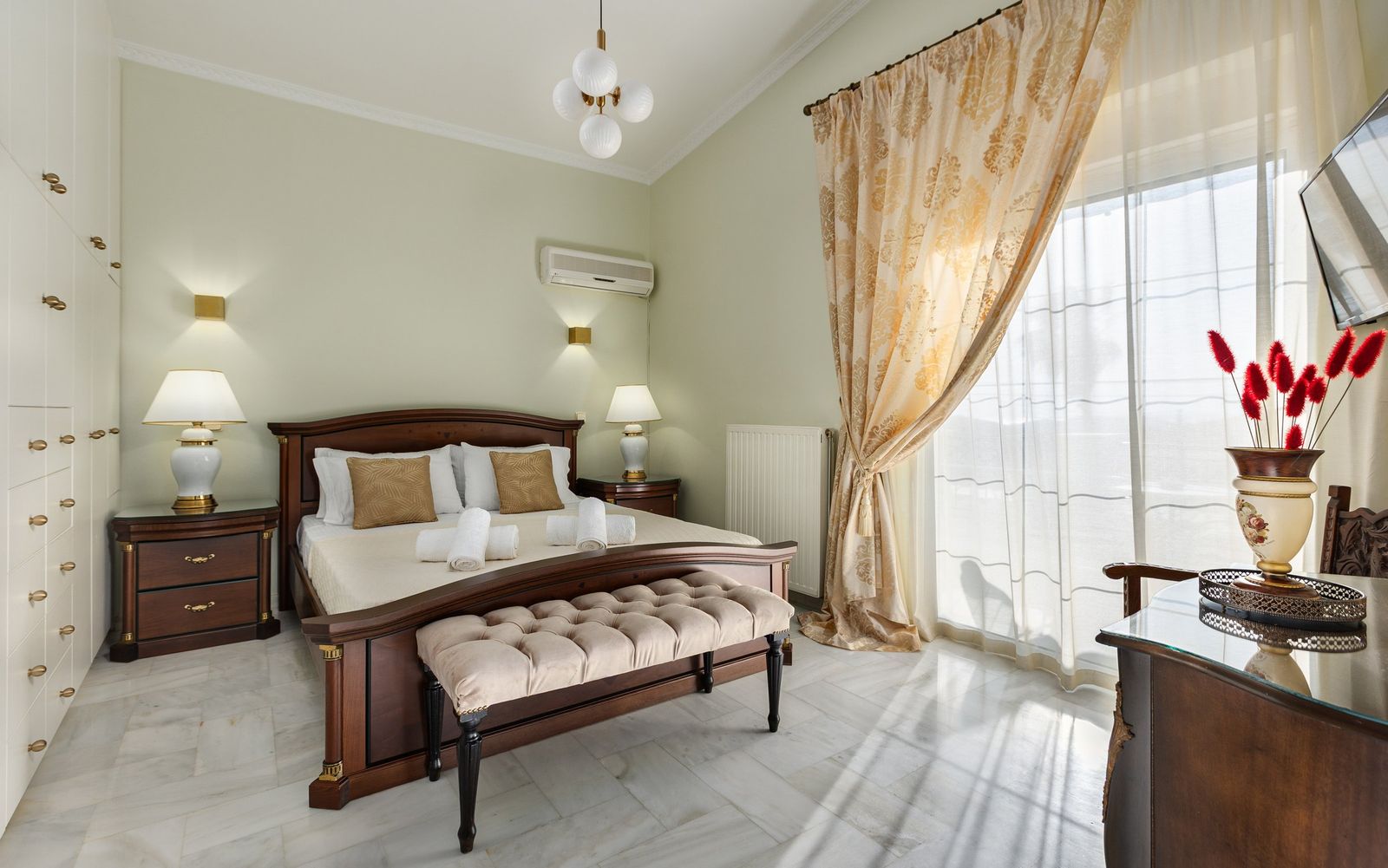 Regal bedroom with horizon view