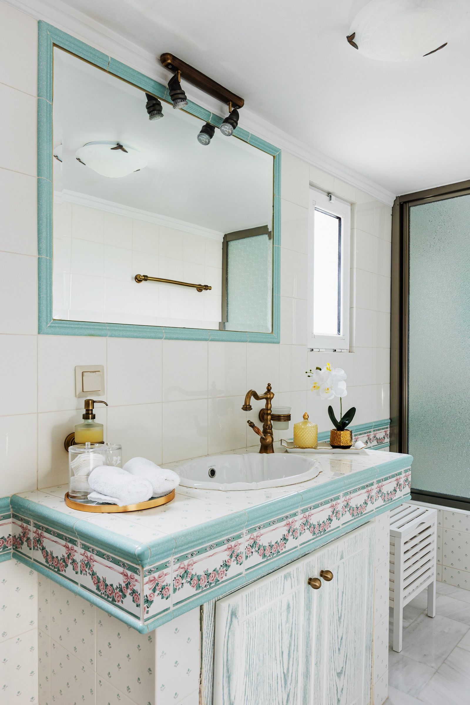 Upper floor private bathroom