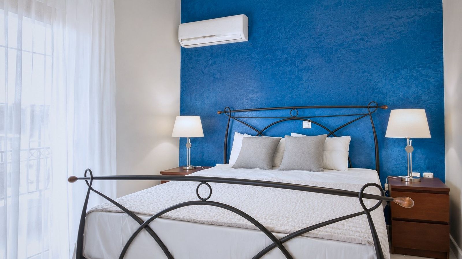 Azure Vista bedroom king size bed