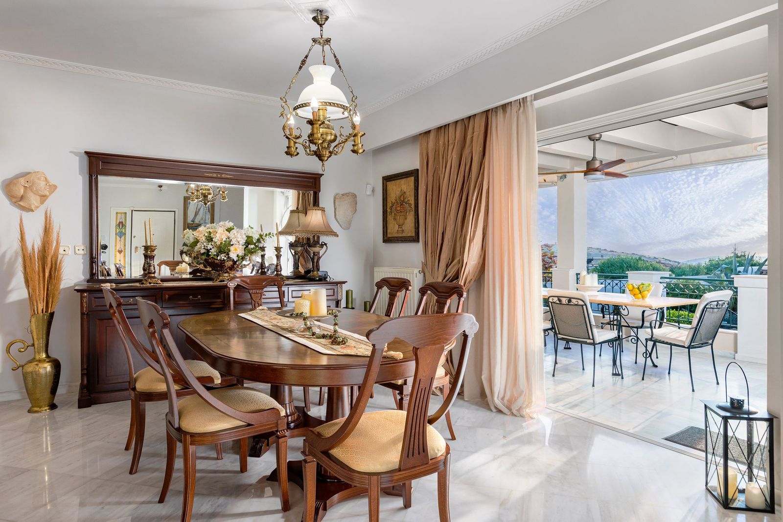 Grand dining area