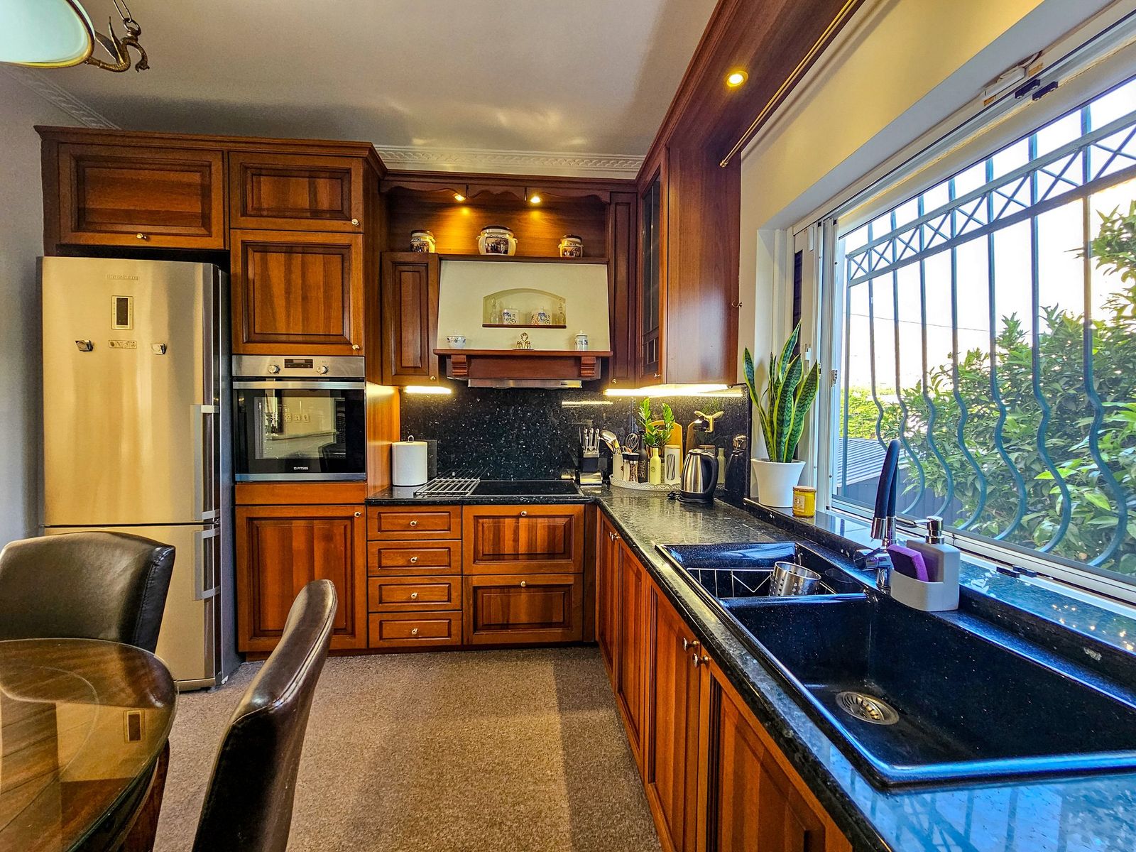 Fully equipped kitchen appliances