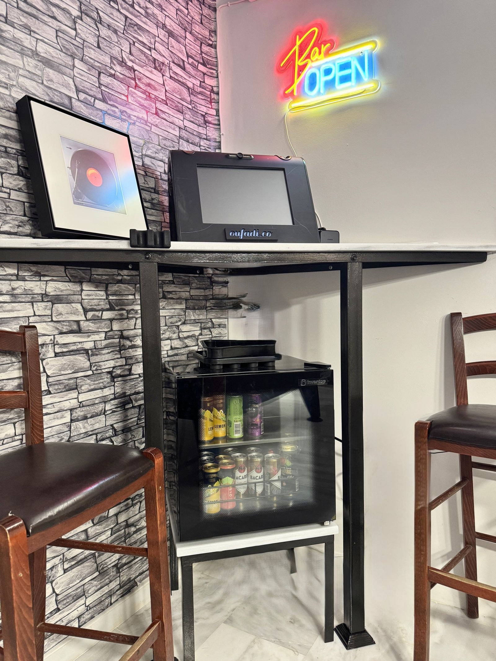 Mini-bar corner
